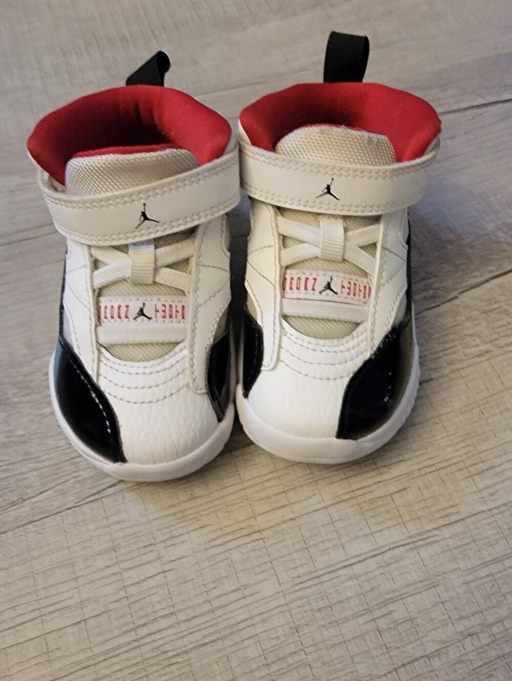 Toddler White/Black/Red Basketball Sneakers - Jordan Style